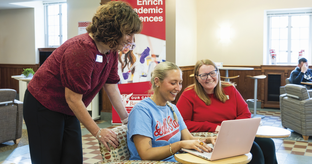 Melisa Stevens and students sitting in student success hub